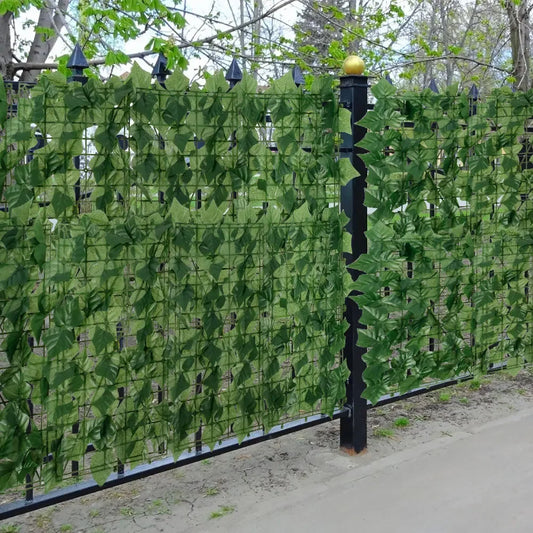 Expandable Green Leaf Fence