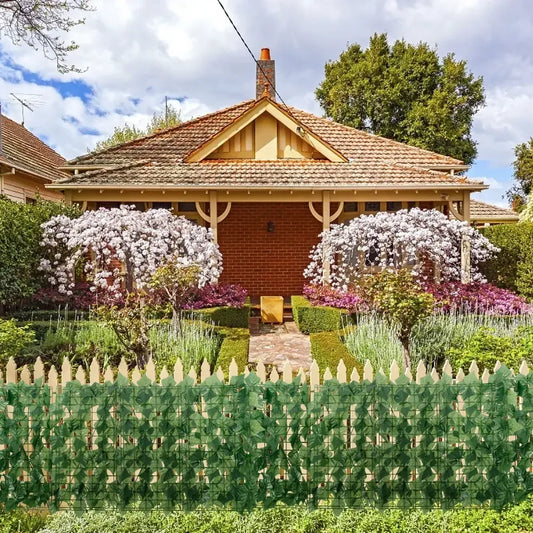 Expandable Green Leaf Fence